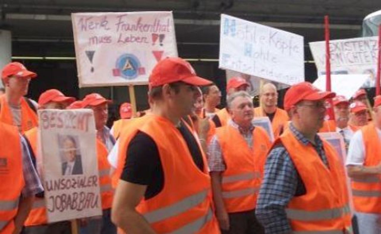 KBA-Beschäftigte demonstrieren am Flughafen Frankfurt