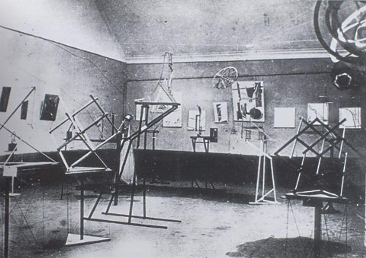 Ausschnitt der zweiten Obmokhu-Ausstellung im Mai 1921