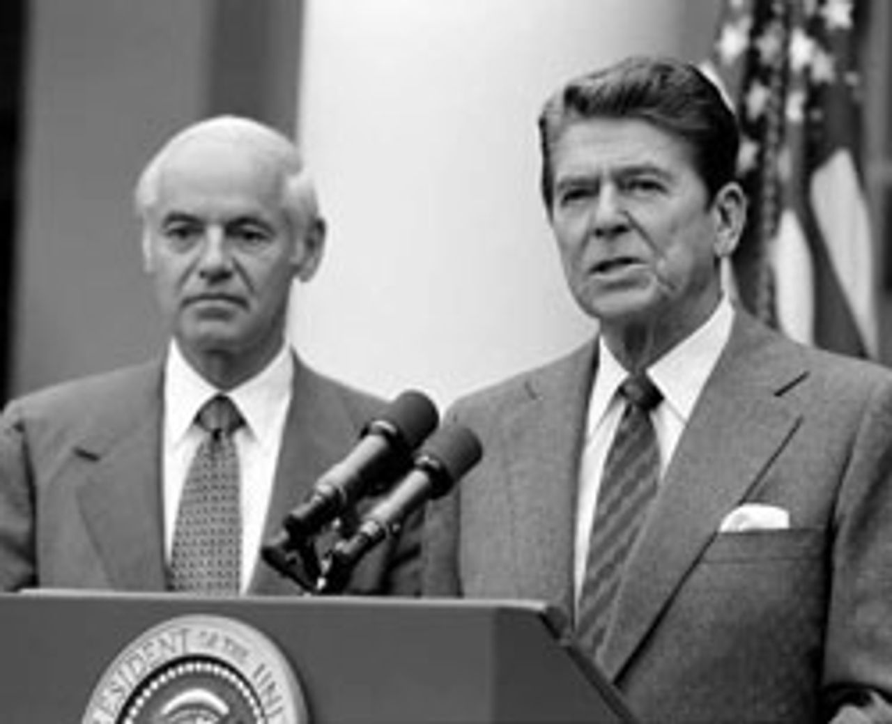Reagan (rechts) mit Verkehrsminister Drew Lewis