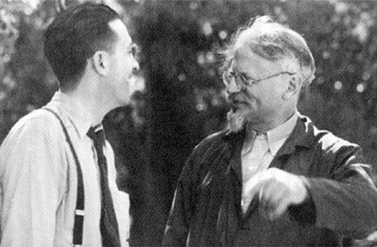Farrell Dobbs meets with Leon Trotsky in Mexico