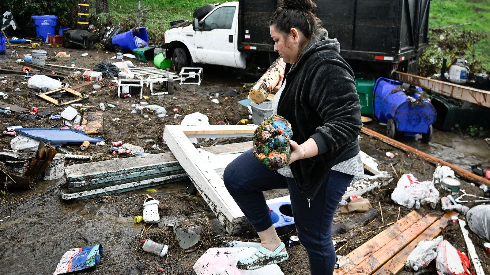 歴史的な鉄砲水が南カリフォルニアを襲う