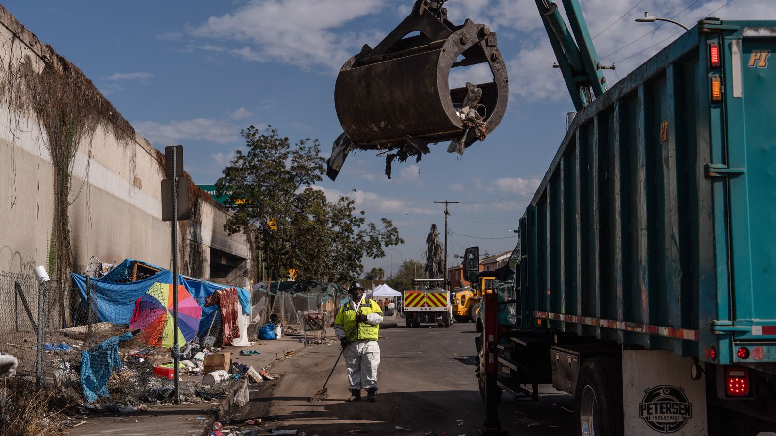 Los Angeles moves to dismantle federal oversight of homelessness as crisis deepens