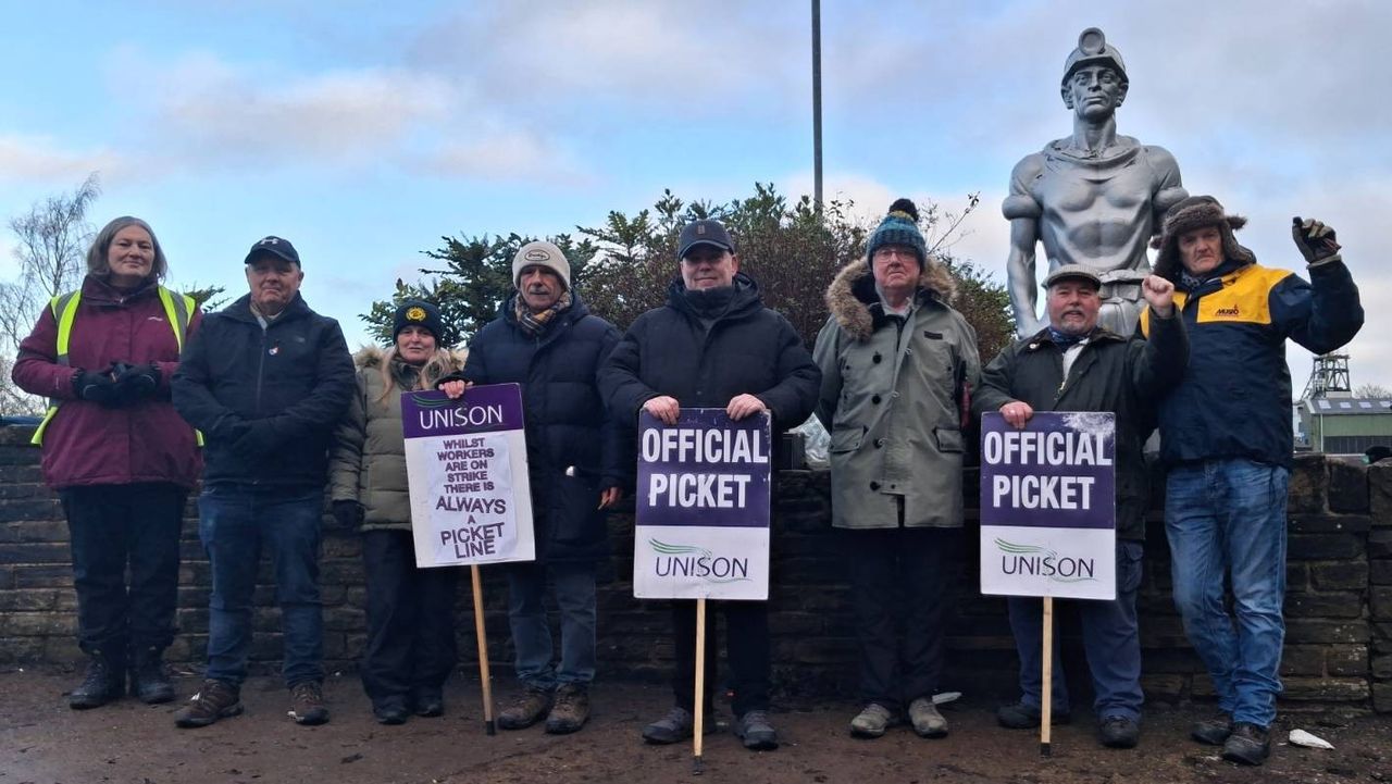 wsws.org - Striking workers speak from picket line at the National Coal Mining Museum for England: