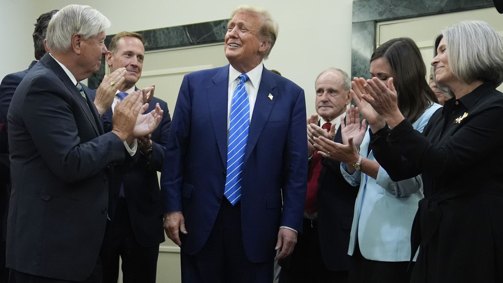 トランプ大統領、2021年1月6日のクーデター以来初めて国会議事堂を訪問