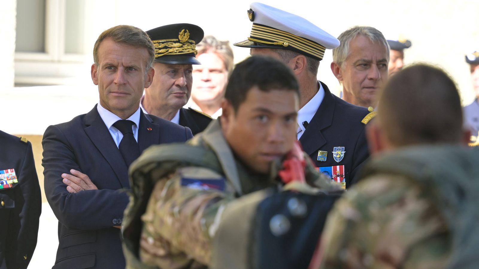 Macron ranime la menace de l’état d’urgence contre la mobilisation de masse en France