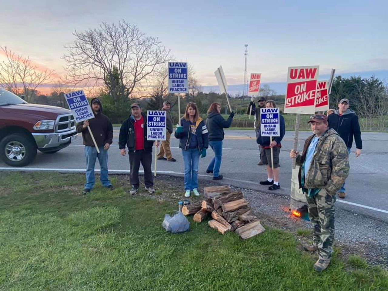 2.900 Volvo-Trucks-Arbeiter in Virginia legen die Arbeit nieder und  schließen sich Streiks der Bergarbeiter, Stahlarbeiter und Pflegekräfte an  - World Socialist Web Site