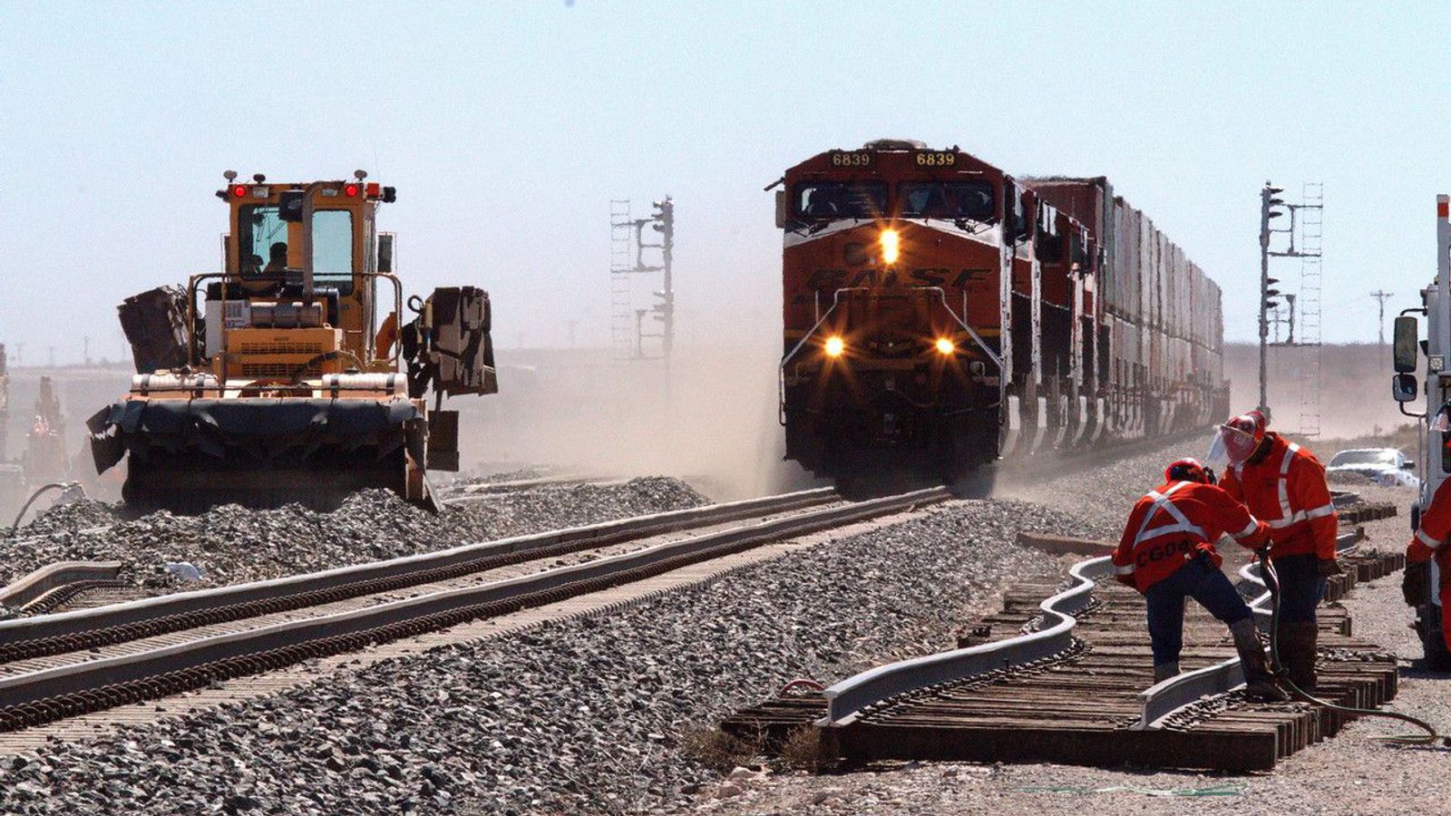 Federal government loosens track inspection requirements in latest gift to railroads