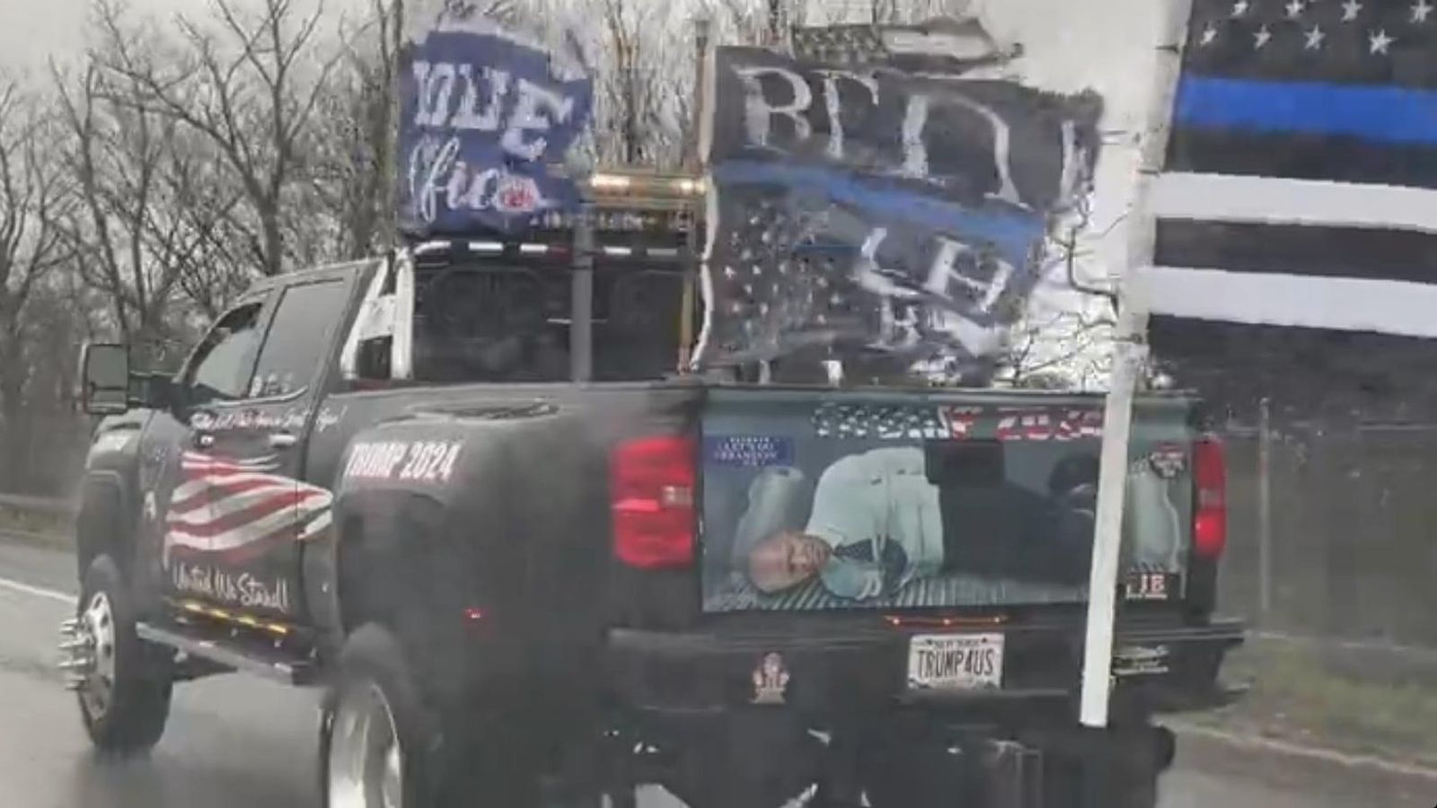トランプ氏、ロープで縛られたバイデン氏の画像を映した動画をソーシャルメディアで共有