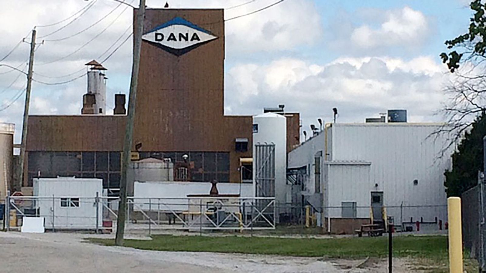 Arbeiter der Dana Corporation mussten nach einem nahezu katastrophalen Ausfall des Wassersystems in Pottstown, Pennsylvania, weiterarbeiten