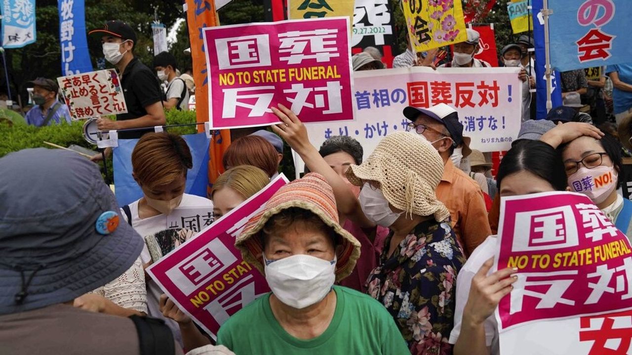 Opposition généralisée au Japon aux funérailles nationales de Shinzo Abe