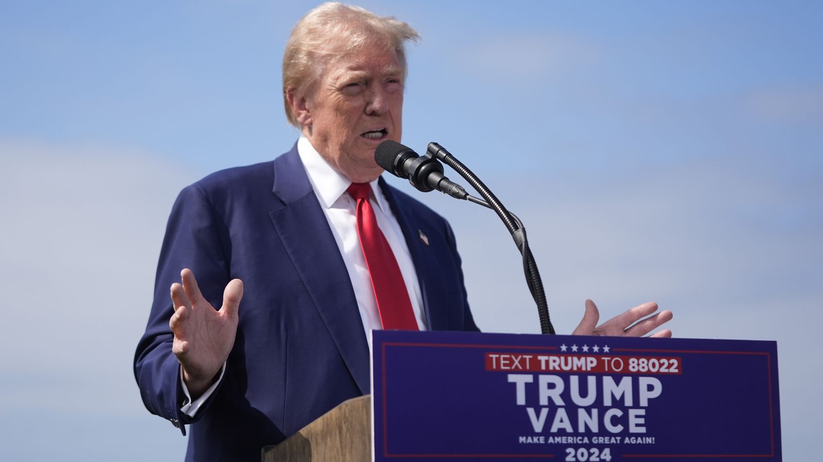 爆破予告によりスプリングフィールドの学校と市庁舎が再び閉鎖された後、トランプ大統領は反移民の嘘を倍加させた