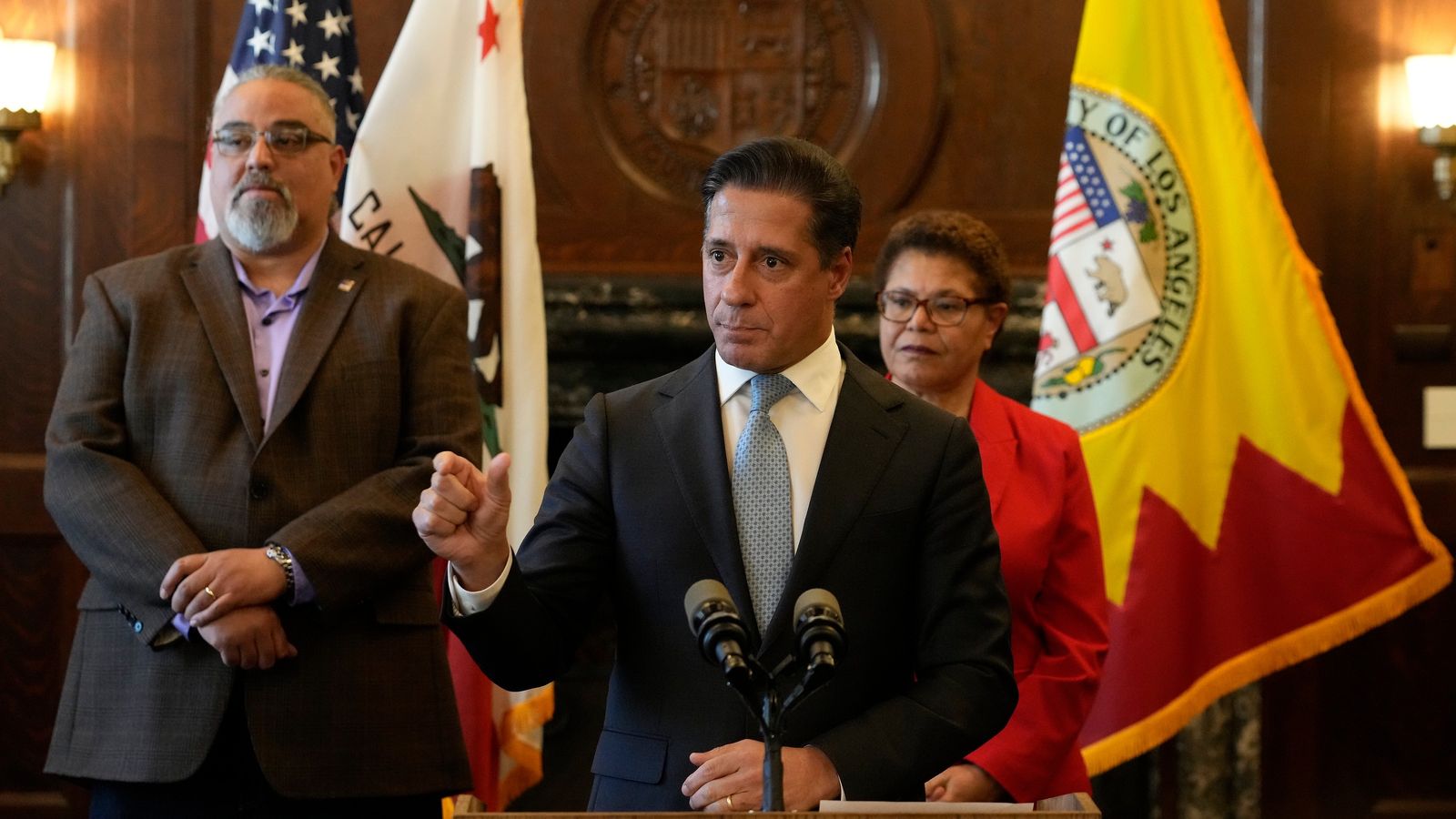 FBI raids LAUSD headquarters and superintendent Carvalho’s home