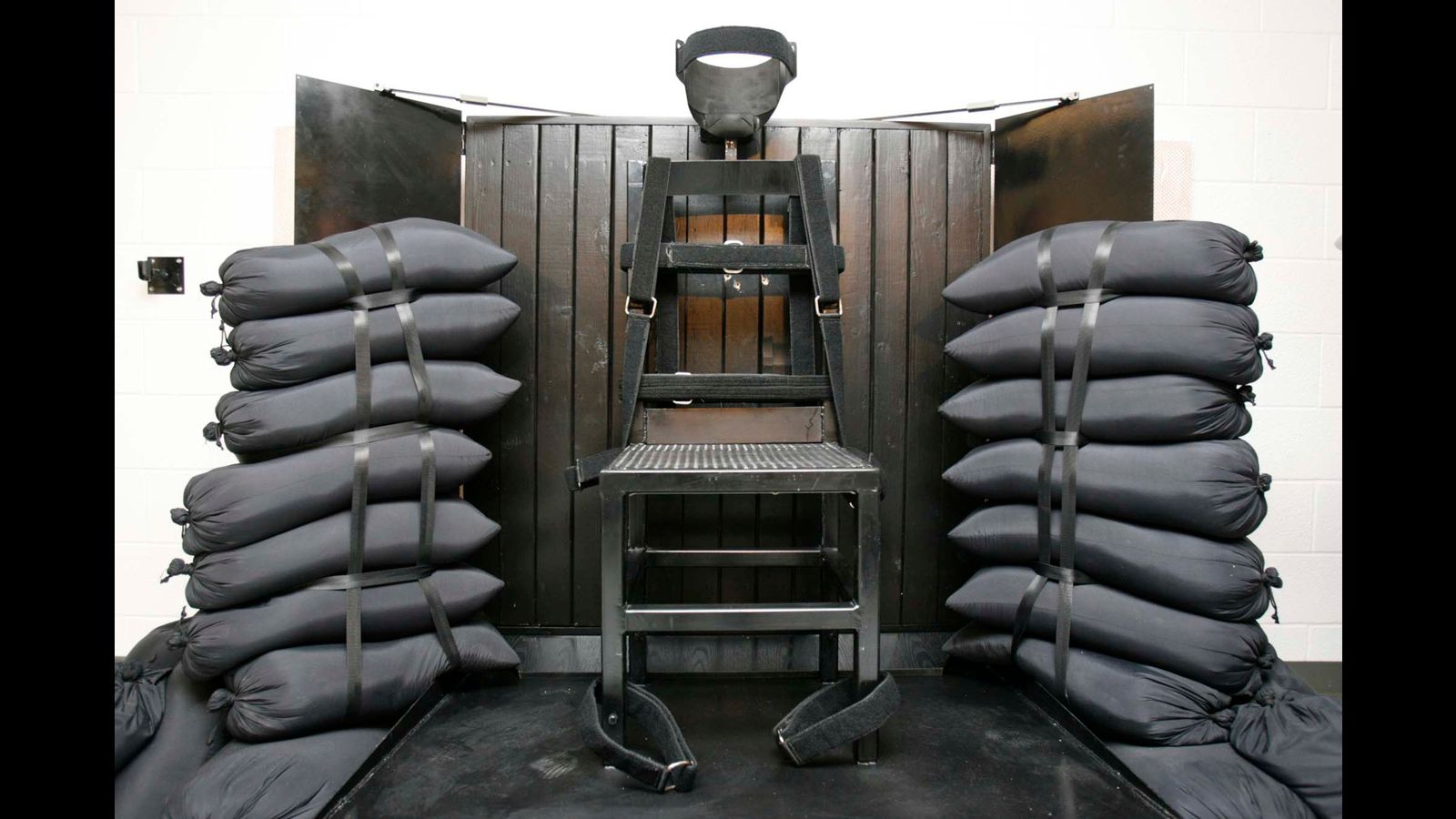 Justice Department revives firing squad, electrocution and gas asphyxiation for federal executions