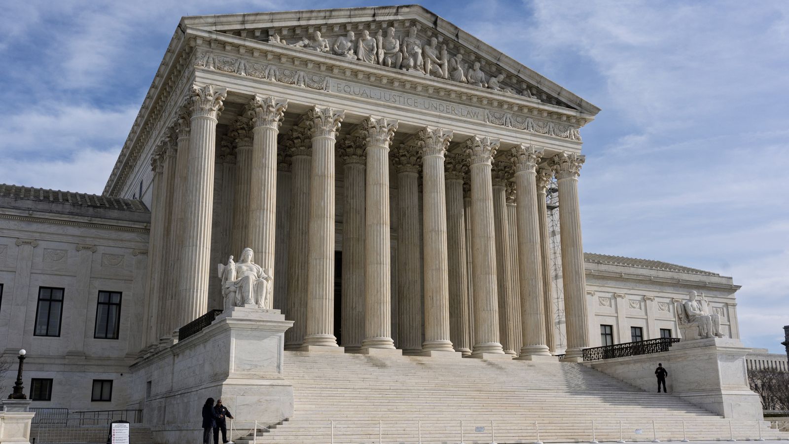 米国最高裁判所は、生得権の差し止め命令に関する判決において独裁を支持します