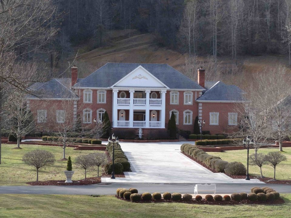 East Kentucky residents hit by rate hikes and shutoffs of undrinkable