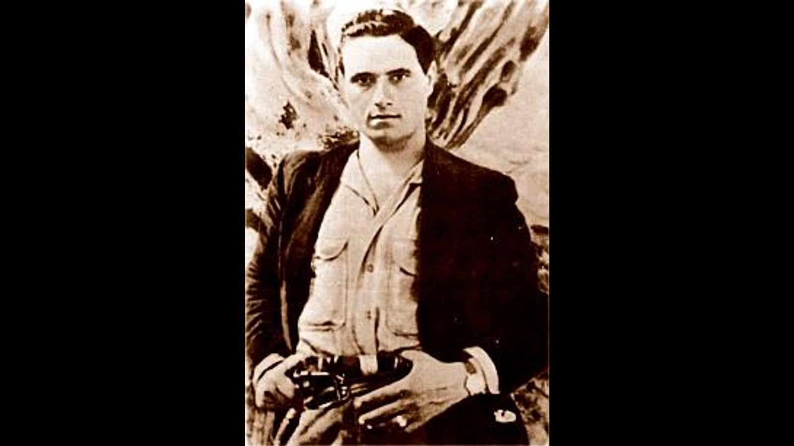 Бени́то муссоли́ни ранние годы. Benito serra. Бенито альварадо. Бенито альварадо секрет этого парня. Бенито альварадо секрет этого парня.