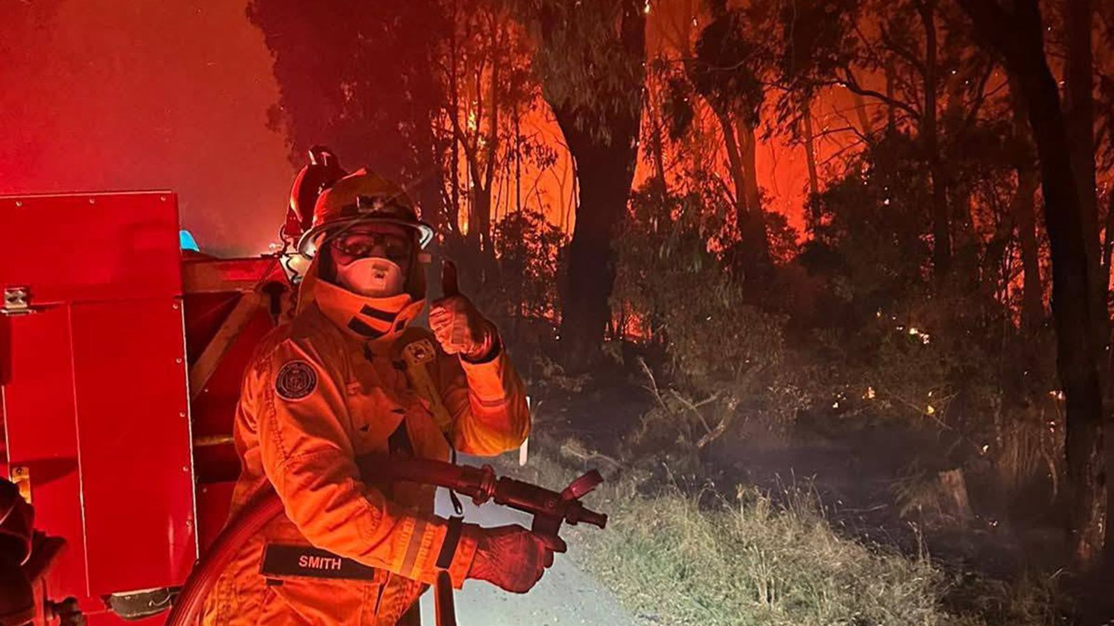 Fire spreads in Victoria as heatwave grips Australia’s south east, air quality plummets