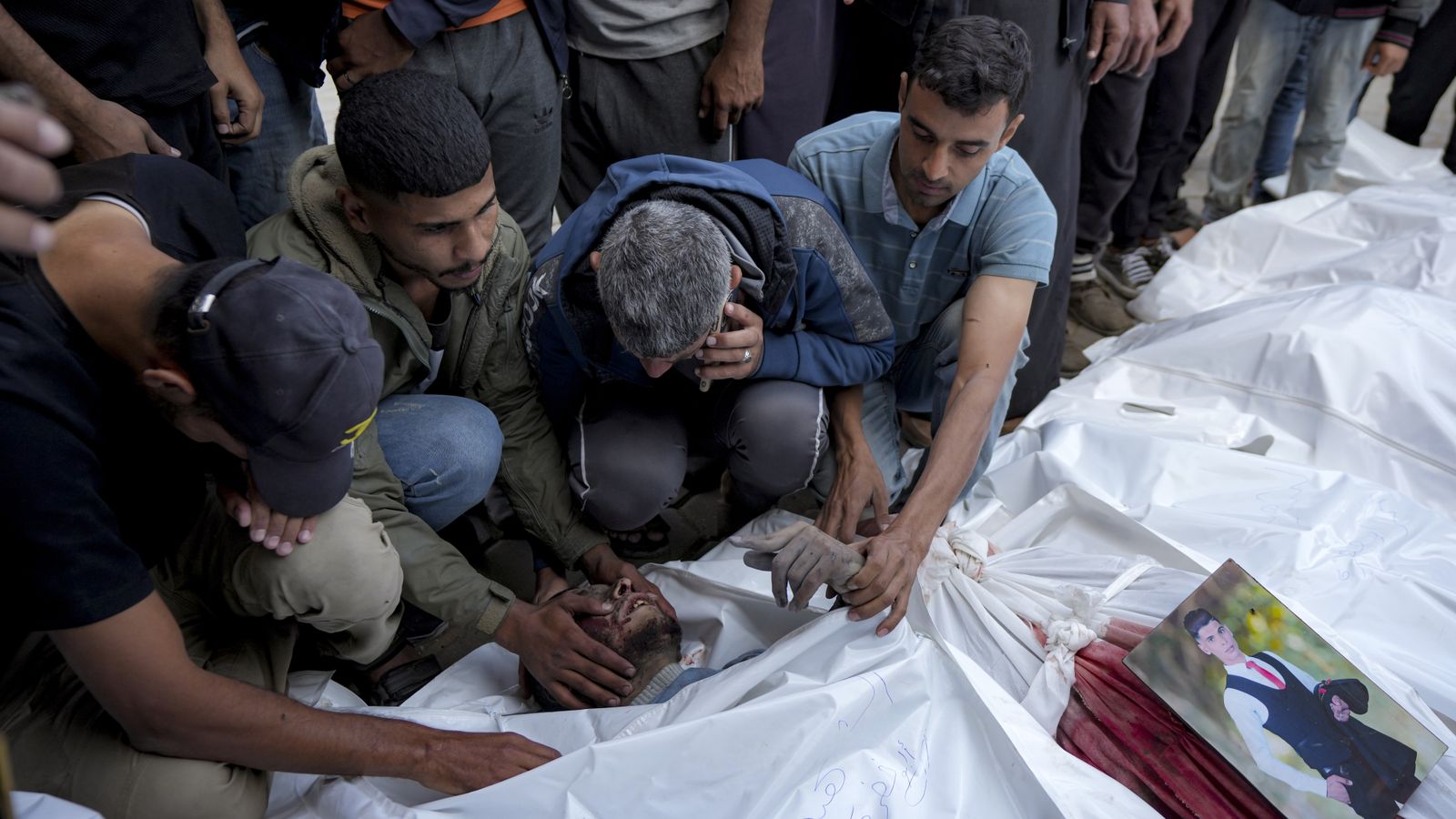 イスラエル、ガザ難民キャンプを標的、2日間で100人以上を殺害