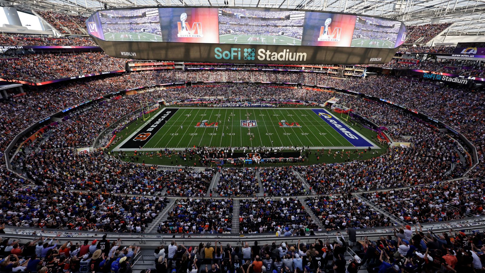 Super bowl show. Super Bowl 2022. NFL super Bowl 2022. Super Bowl show 2023. Супер Боул вместимость стадиона.