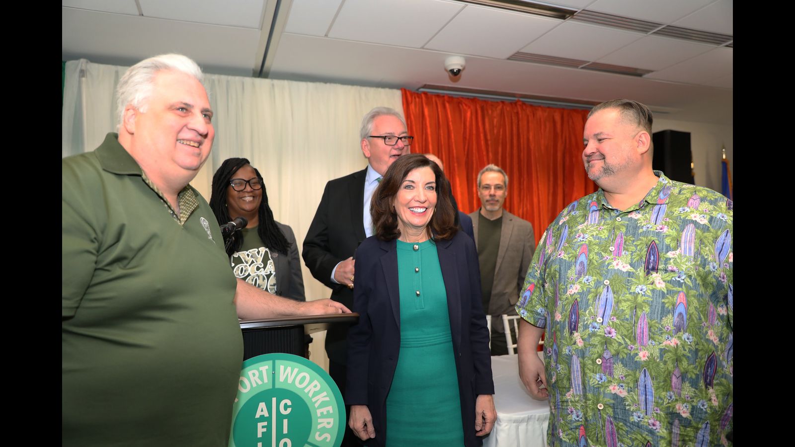 With New York transit struggle looming, Transport Workers Union tries to deny its support for New York’s right-wing governor Hochul