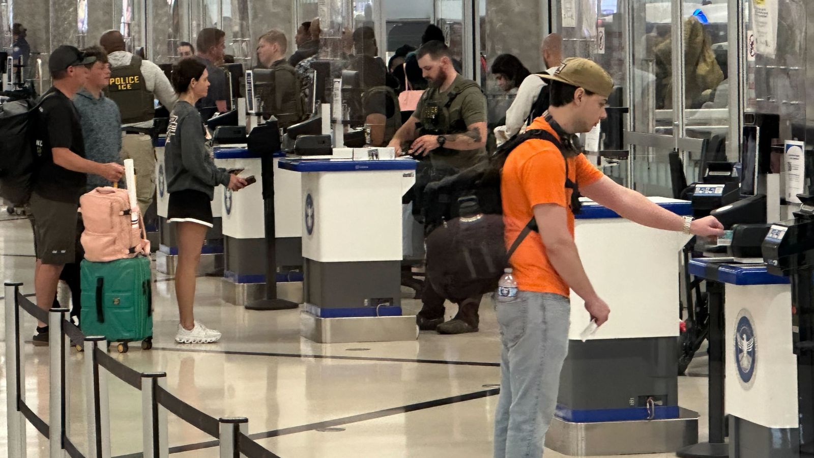 Présence de l’ICE dans les aéroports: répétition générale pour une dictature policière