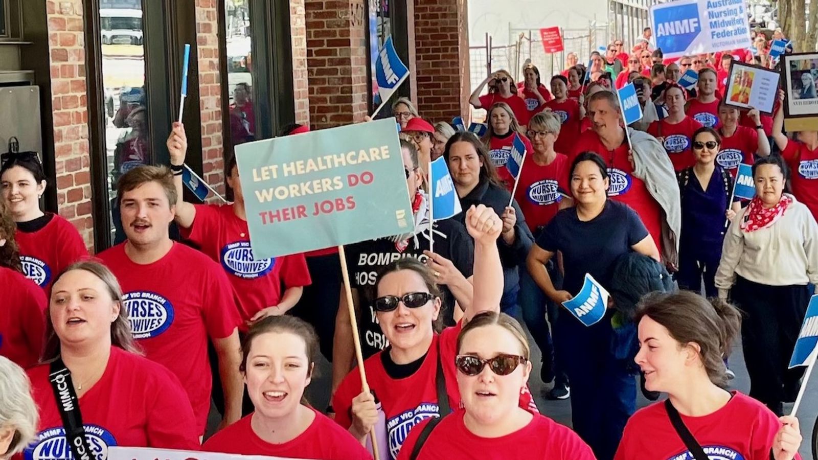 Australien: Viktorianische Krankenschwestern und Hebammen stimmen für Streiks gegen Lohnkürzungen der Labour-Regierung