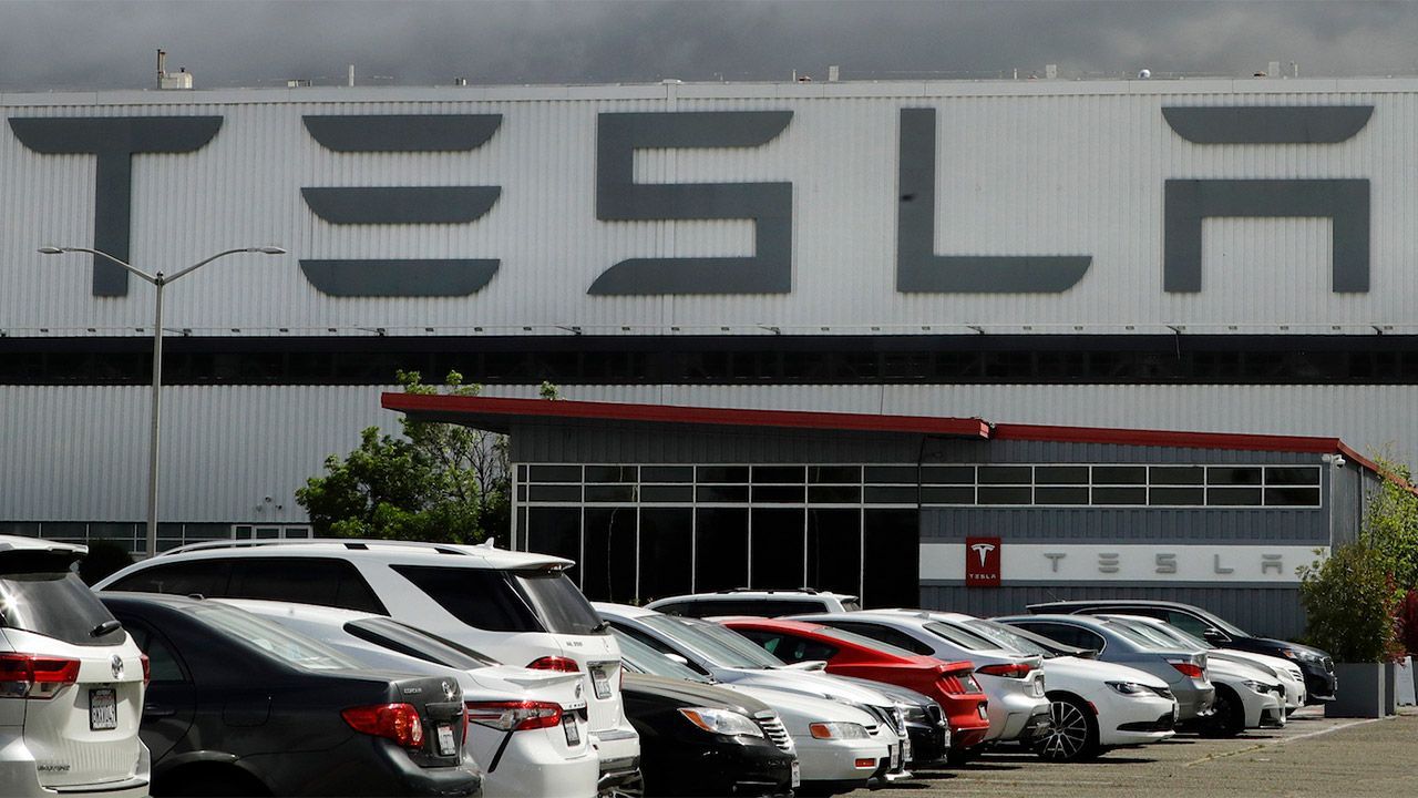 Tesla axes 14,000 jobs: workers need a global strategy to fight against mass unemployment