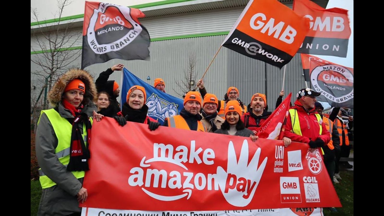 Im Rahmen der internationalen „Black Friday“-Proteste streiken Amazon-Lagerarbeiter in Coventry, Großbritannien