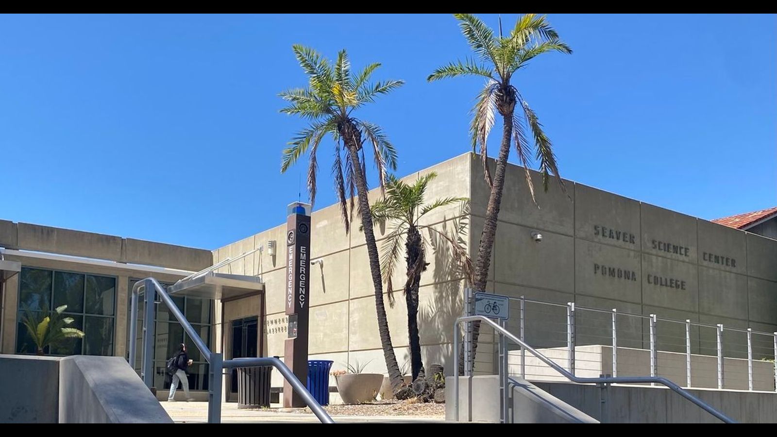 南カリフォルニアのポモナ大学の複数の学生がガザ虐殺への抗議で逮捕