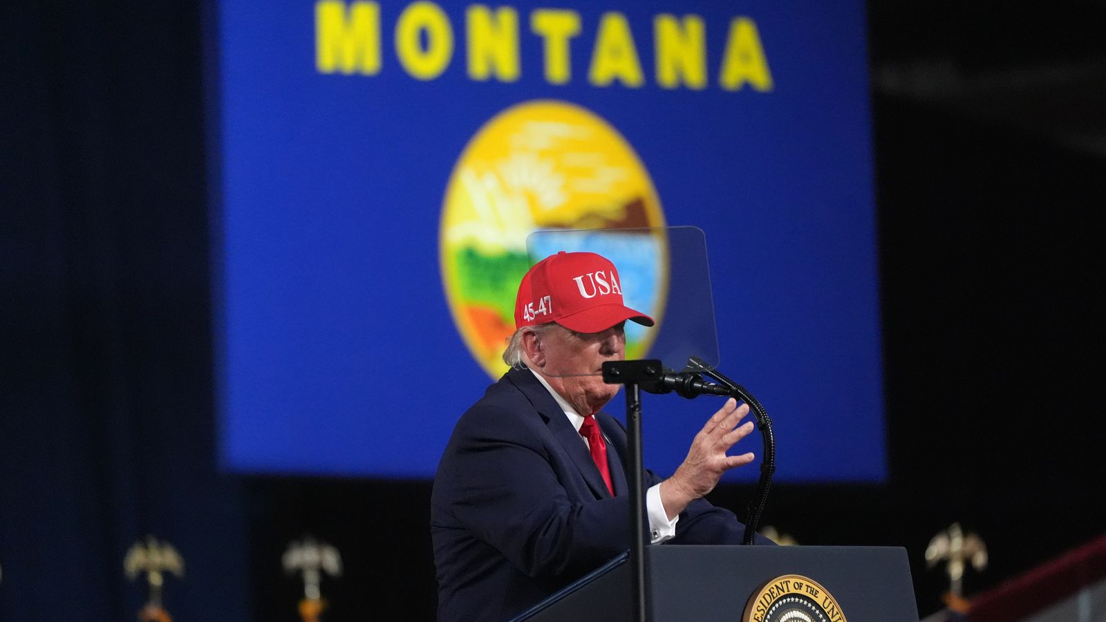 À l’approche des élections de mi-mandat, Trump intensifie son offensive pour truquer le scrutin