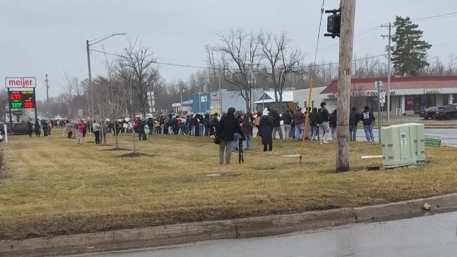 Students defy right-wing death threats to protest ICE in Battle Creek, Michigan