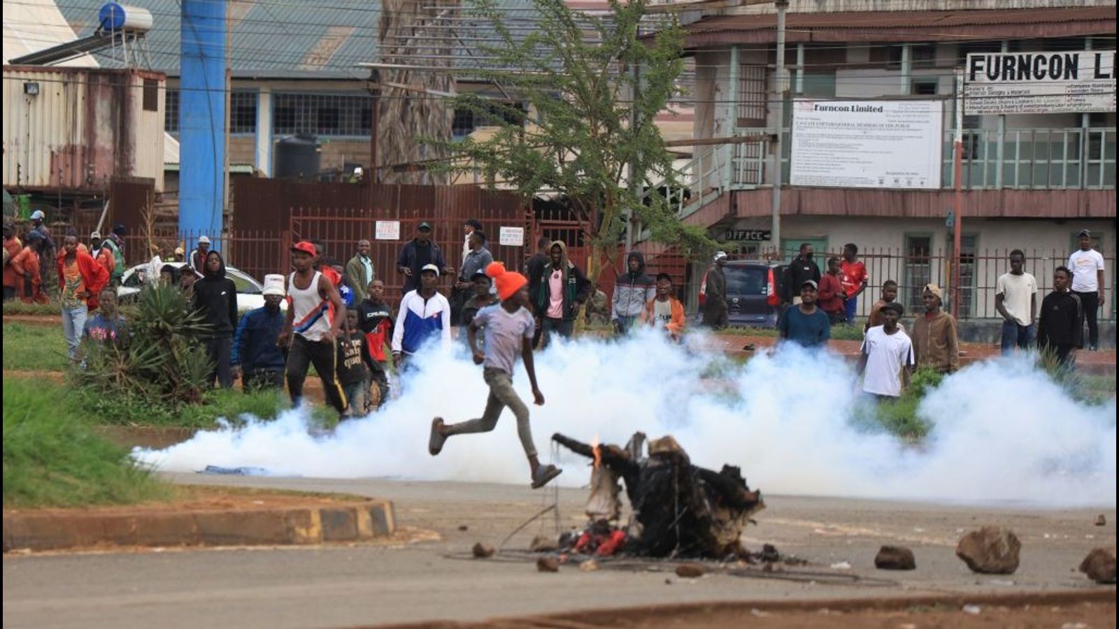 Kenyan police kill 4 protesters amid nationwide shutdown over fuel hikes prompted by US war against Iran