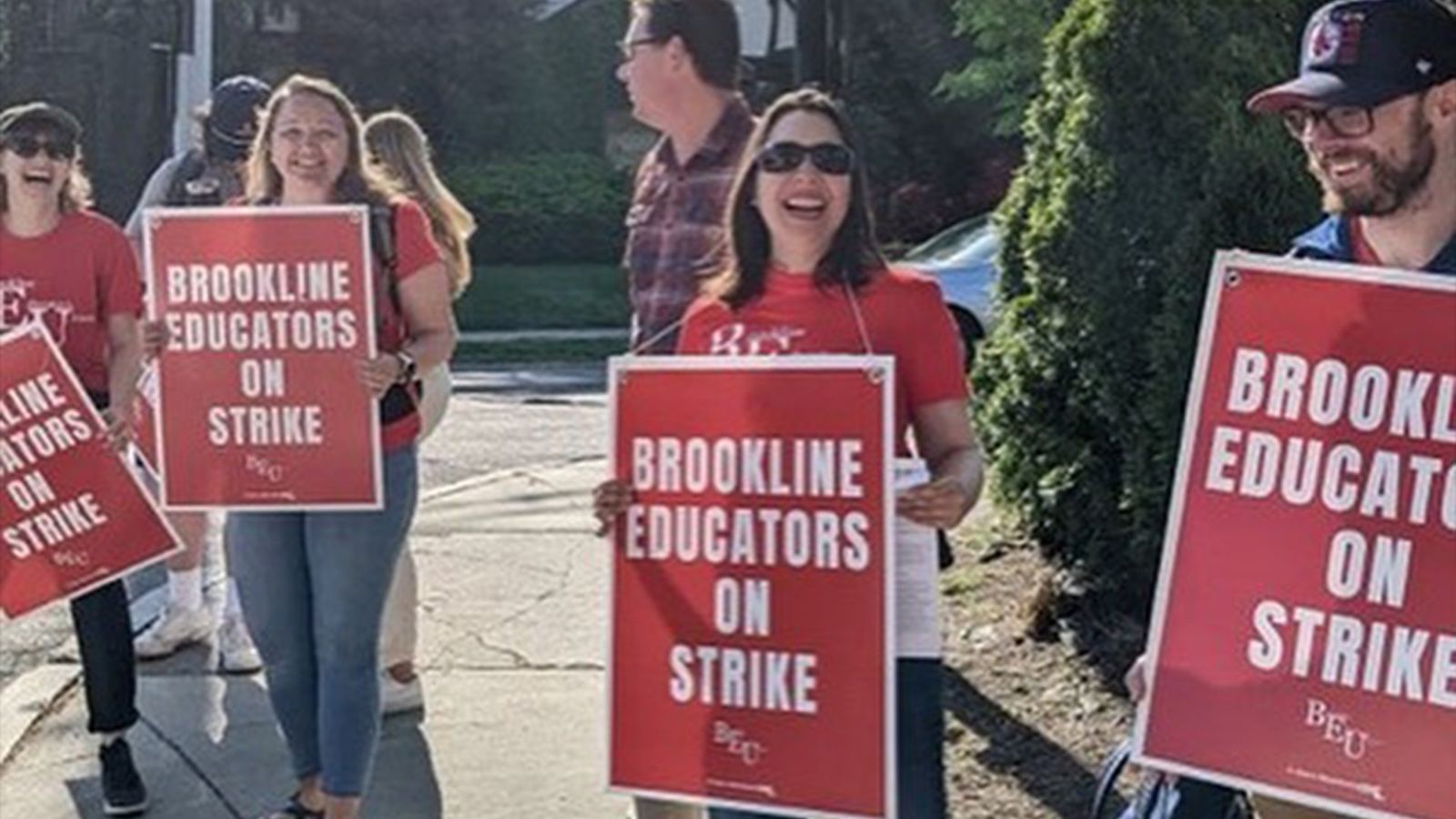 Teachers in Brookline, Massachusetts, end one-day strike after union agrees  to below-inflation, six-year contract - World Socialist Web Site