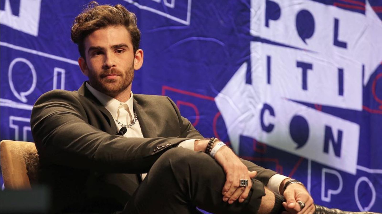 Hasan Pikerは、トランプの国境エージェントによってシカゴ空港で拘留され、尋問されました