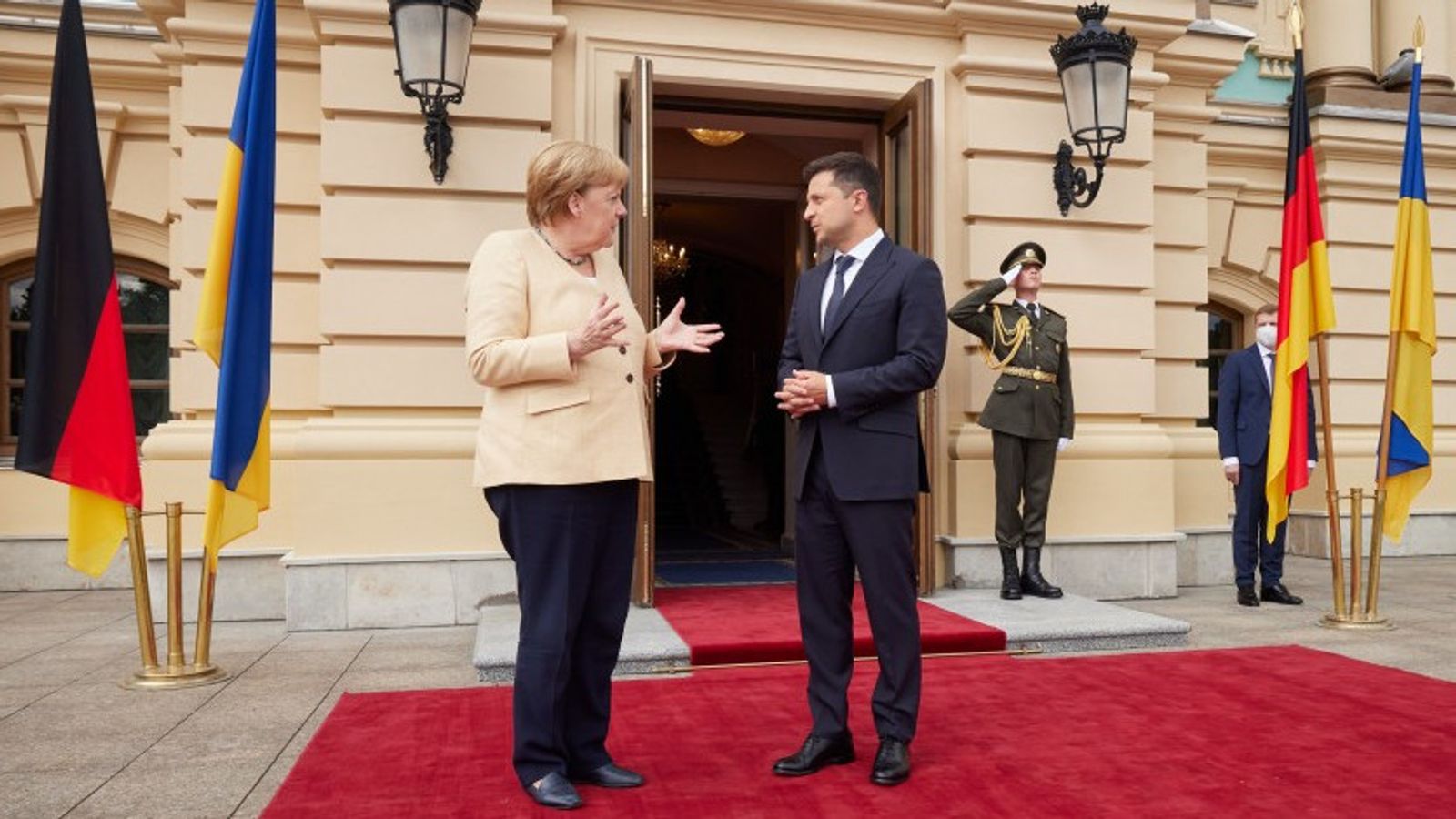 L’ex cancelliere tedesco Merkel ammette che l’accordo di Minsk aveva solo lo scopo di guadagnare tempo per costruire le armi dell’Ucraina