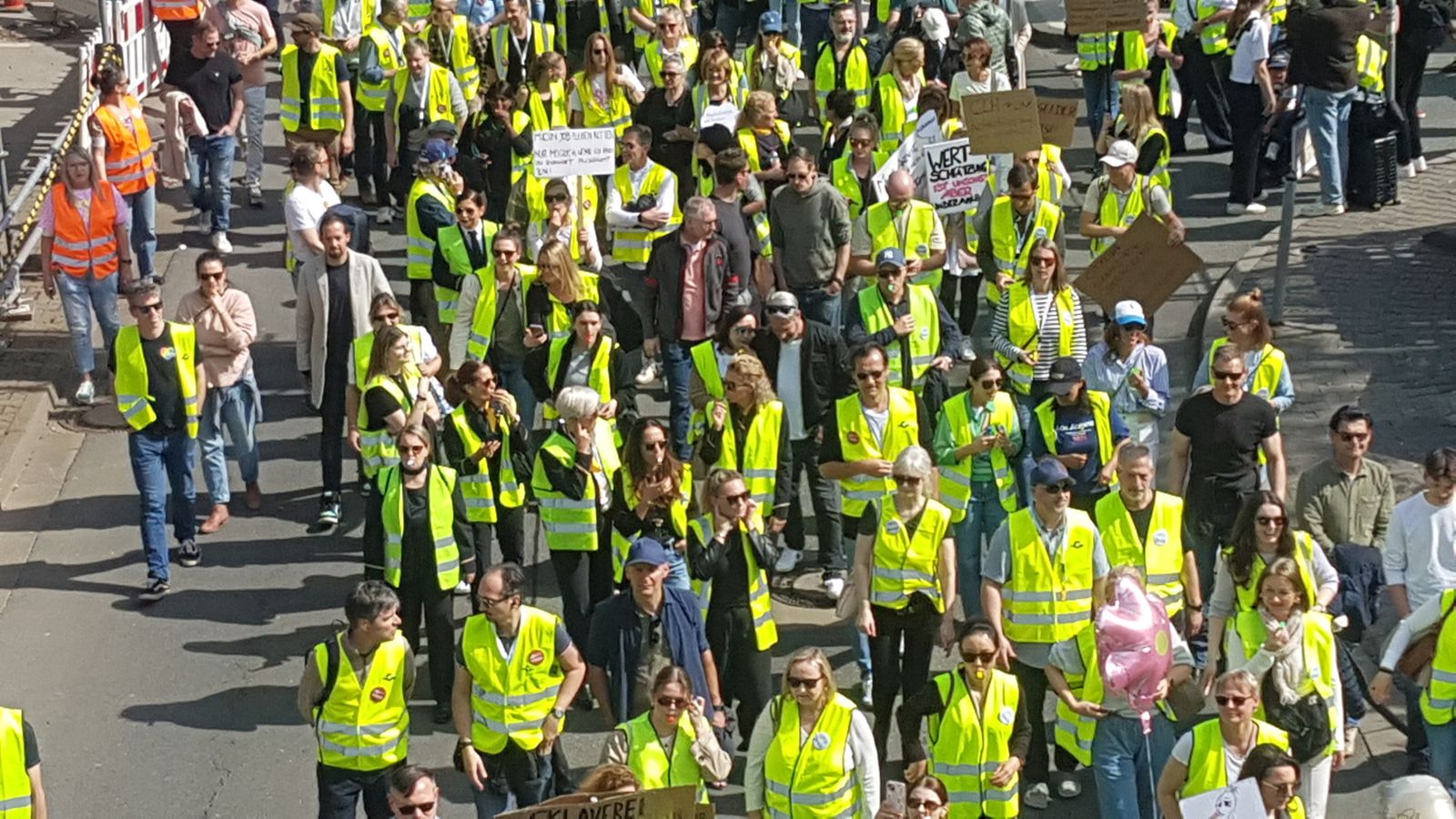 Lufthansa closes regional carrier CityLine with immediate effect: An act of top-down class war