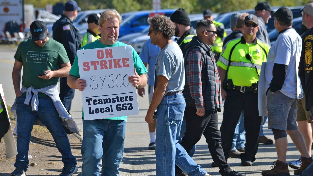 Up to 20 arrests at Sysco picket line in Plympton, Massachusetts