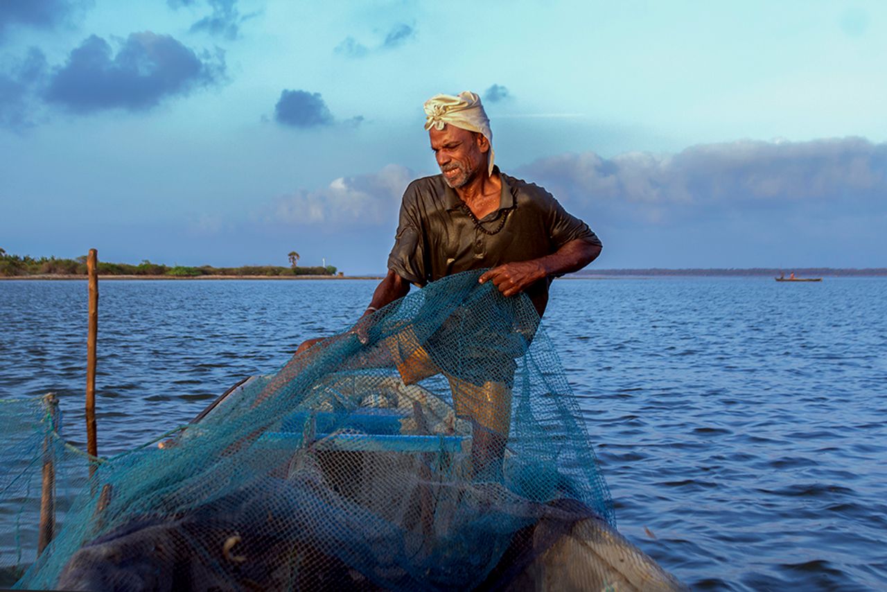 Fight for fishing facilities at affordable prices! Reject communal  provocations that divide Sri Lankan and Indian fishermen! - World Socialist  Web Site
