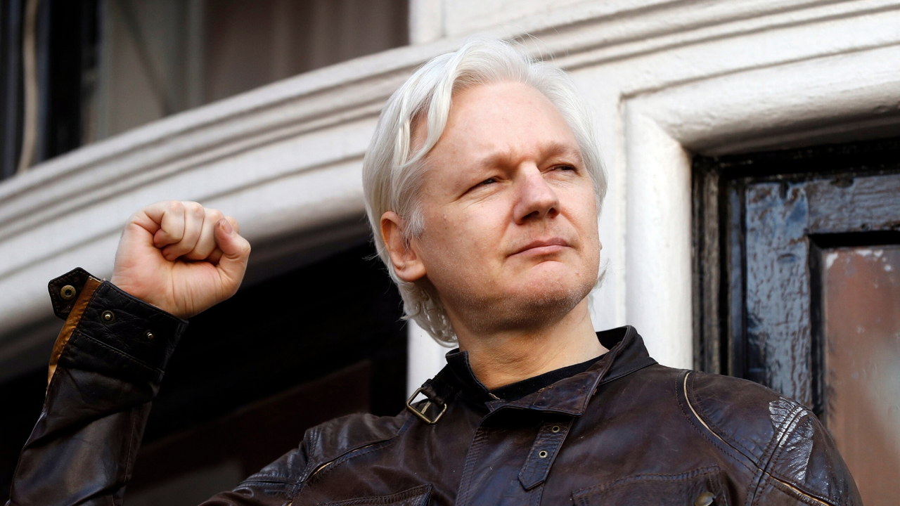 Doctor demands that Julian Assange be released immediately