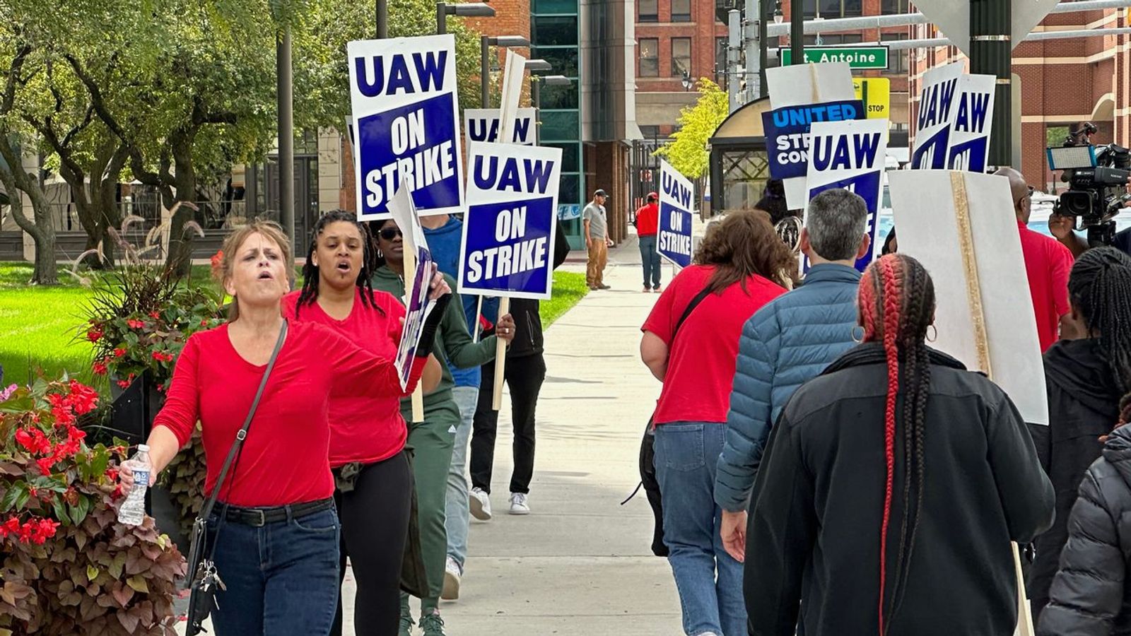 UAW meldet Ausverkaufsvertrag, der von Blue Cross Blue Shield-Arbeitern ratifiziert wurde