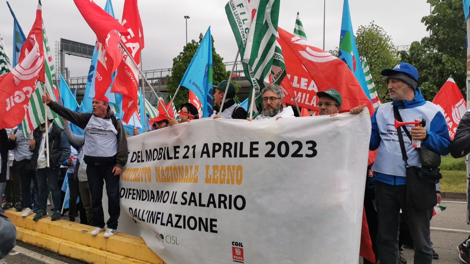 Scioperi in tutta Italia contro le politiche di tagli sociali e di guerra della Meloni