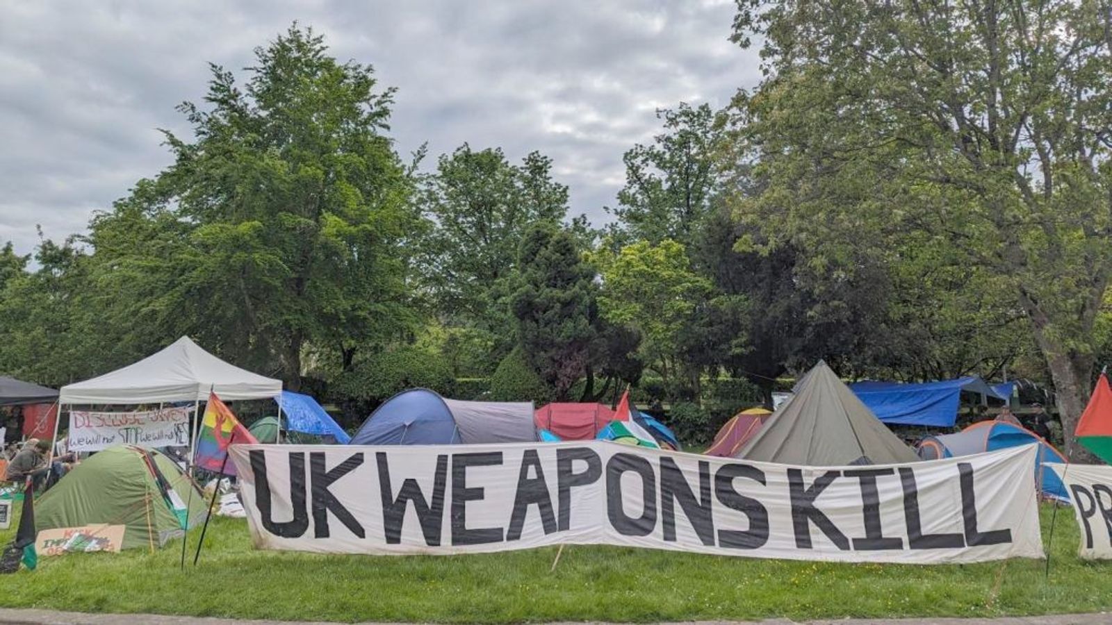 Demonstranten in den Anti-Völkermord-Lagern in Cardiff und Edinburgh melden sich zu Wort