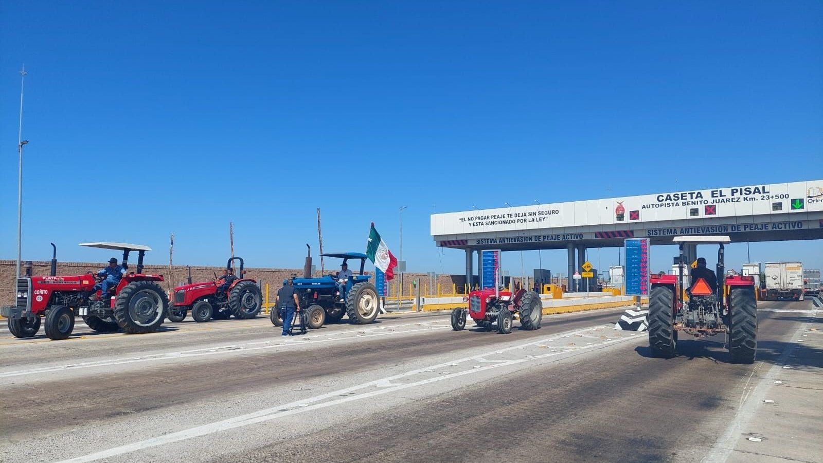 Nationwide roadblocks by truckers and farmers in Mexico face repression