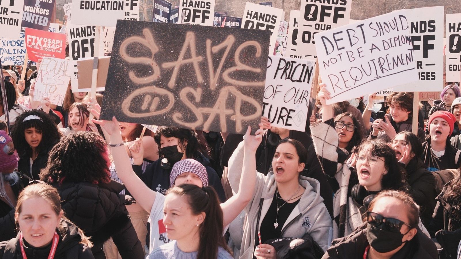 Student protests erupt against Ford government’s cuts to Ontario Student Assistance Program