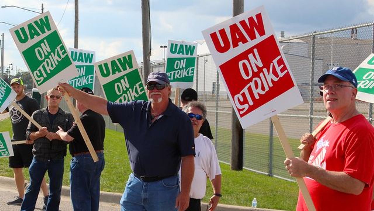 uaw christmas bonus 2020 No To The Sellout Contract Take The Gm Strike Out Of The Hands Of The Uaw World Socialist Web Site uaw christmas bonus 2020