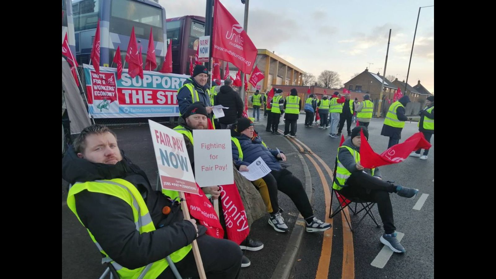 Doncaster bus drivers at First South Yorkshire extend strike over pay parity