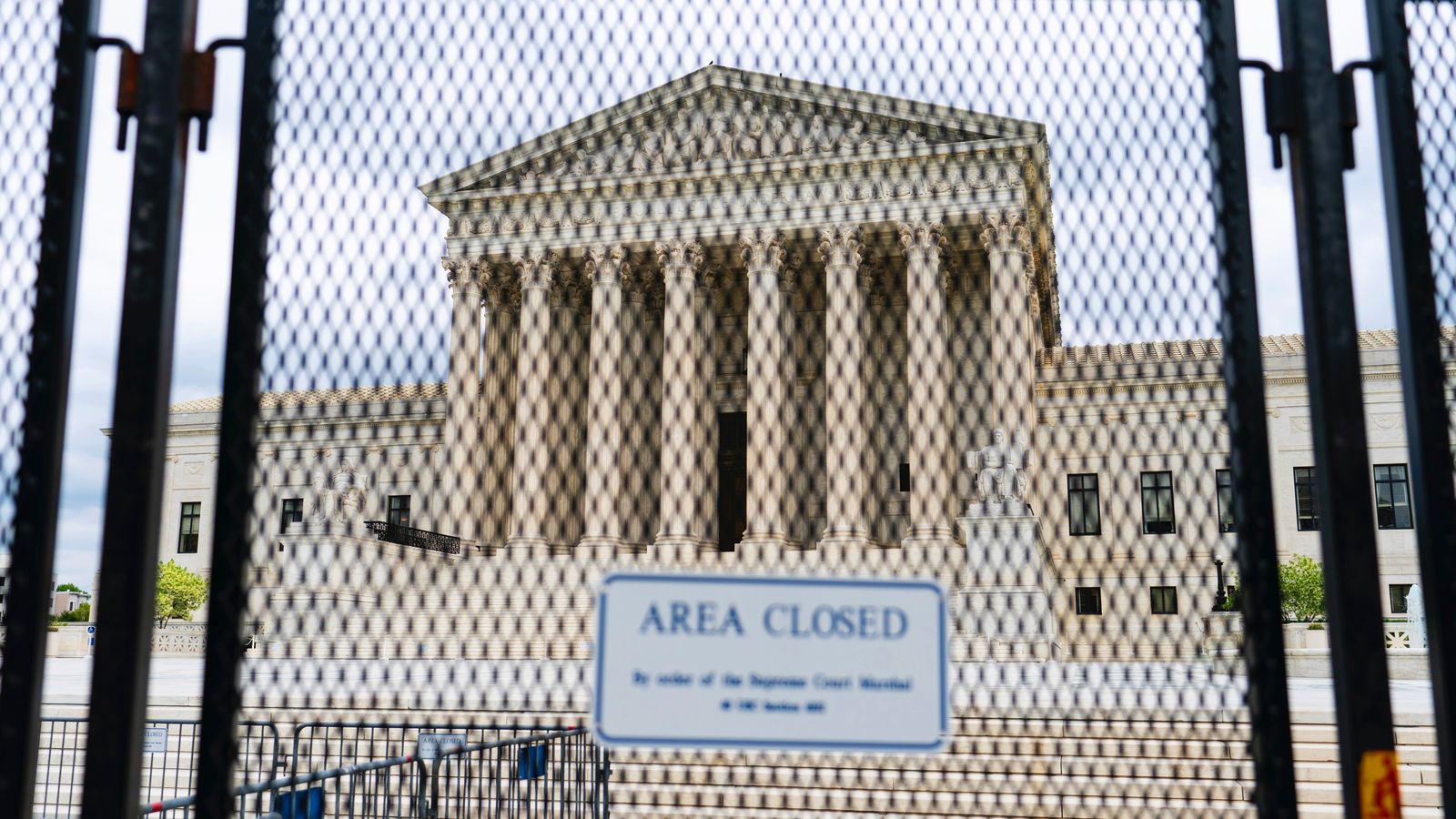 米最高裁、バイデン政権の無制限の家族分離権限の主張を支持