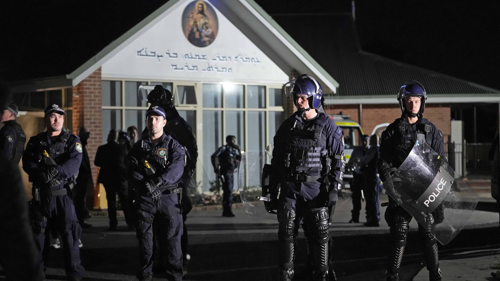 Die australische Polizei erklärt den Angriff auf eine Kirche in Sydney umgehend zu einem „terroristischen“ Vorfall