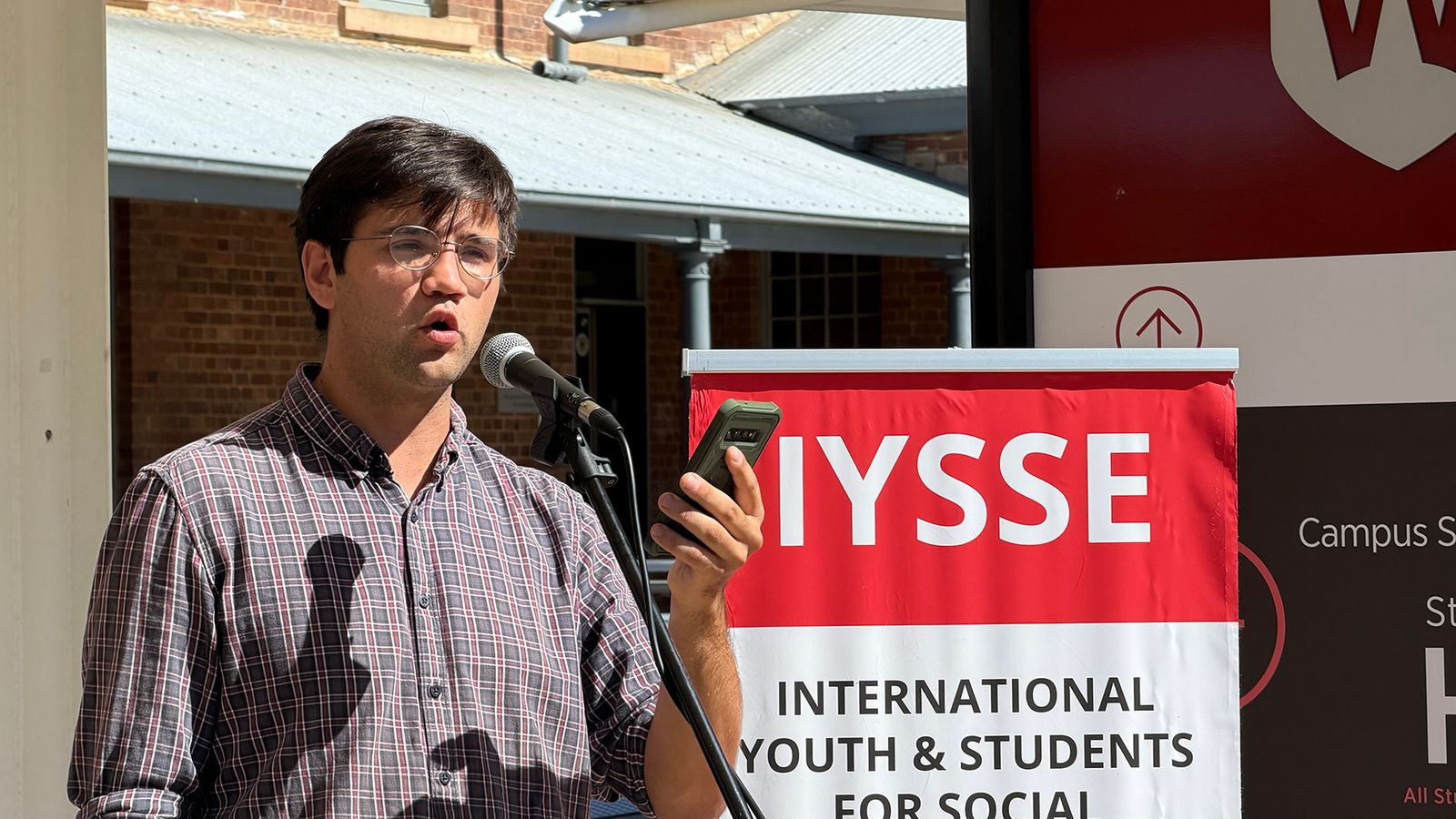 Australia: IYSSE speakouts opposing war against Iran draw support from university students