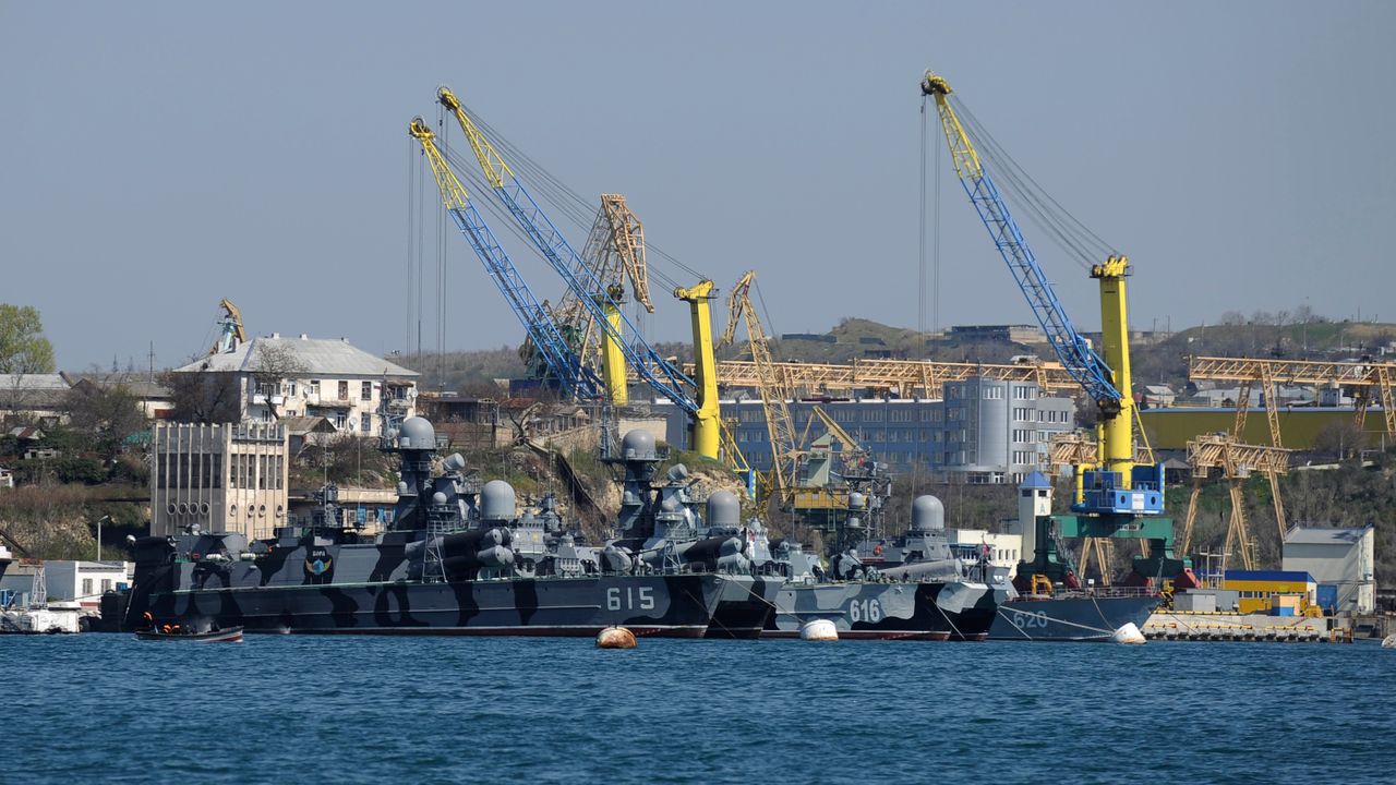Hyökkäys Venäjän laivastoa vastaan ​​uhkaa kaatua elintärkeitä viljatoimituksia takaavan sopimuksen